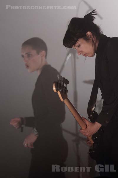 SAVAGES - 2013-10-31 - PARIS - Grande Halle de La Villette - Camille Berthomier - Ayse Hassan